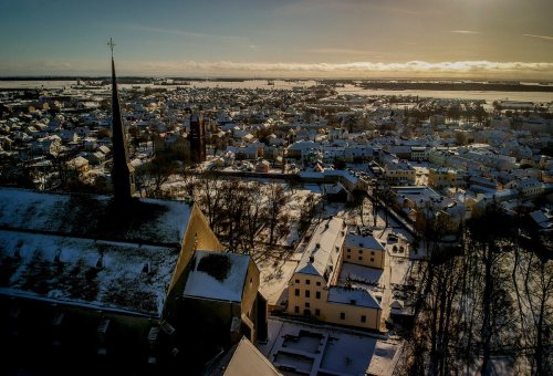 Utsikt over klosterkirken vår