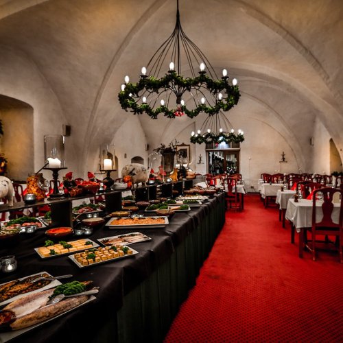 Et overdådig julebord i klosteret
